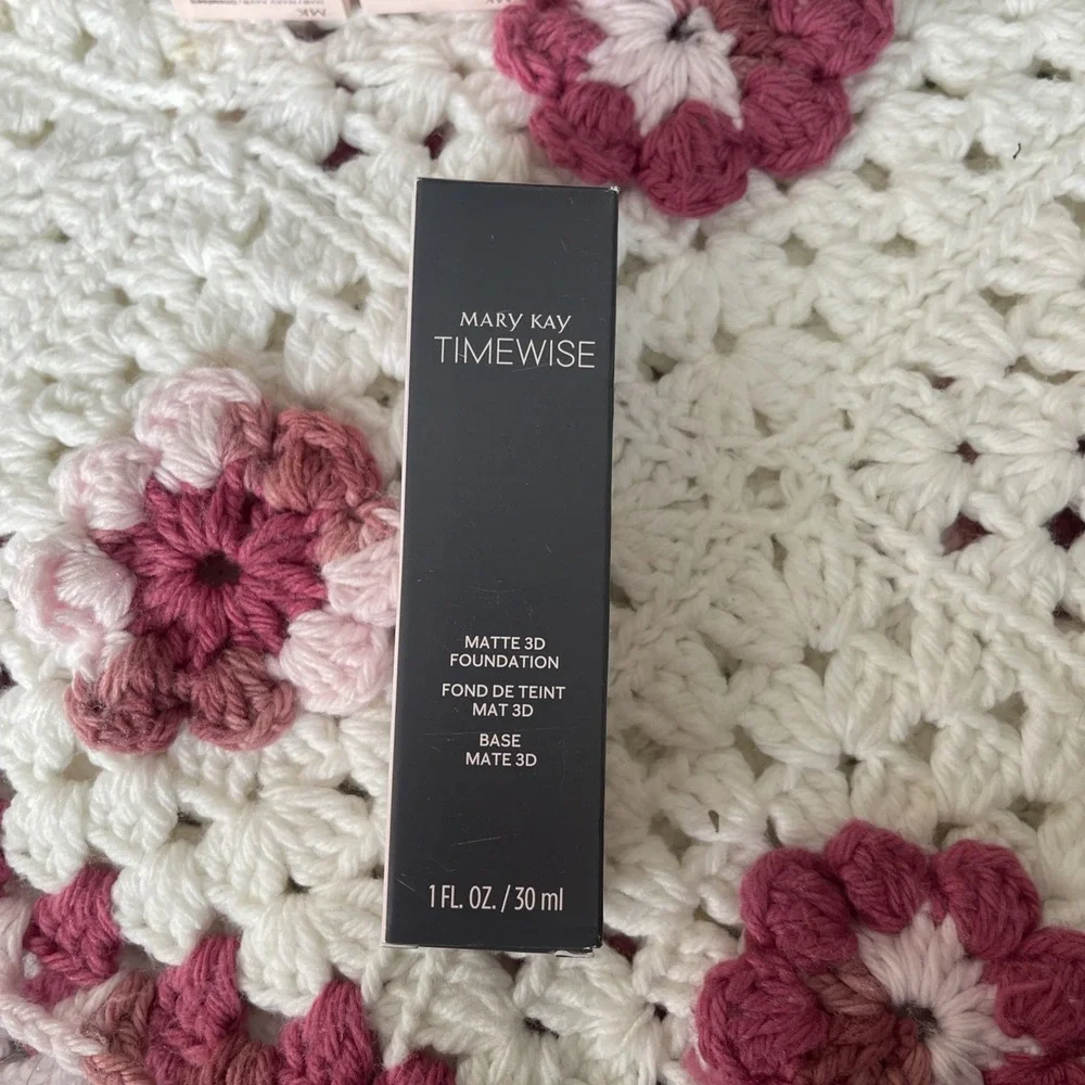 NEW Mary Kay Timewise Matte 3D Foundation Beige W 100 099965